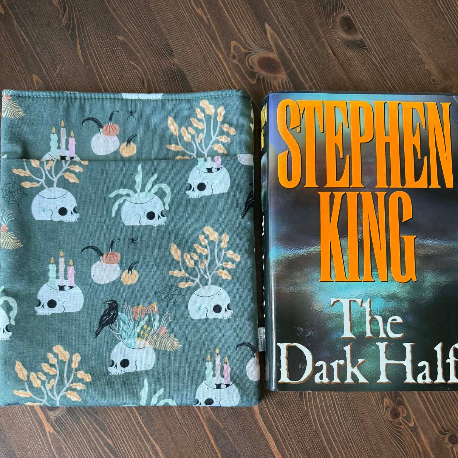 Large Book Sleeve - Skulls