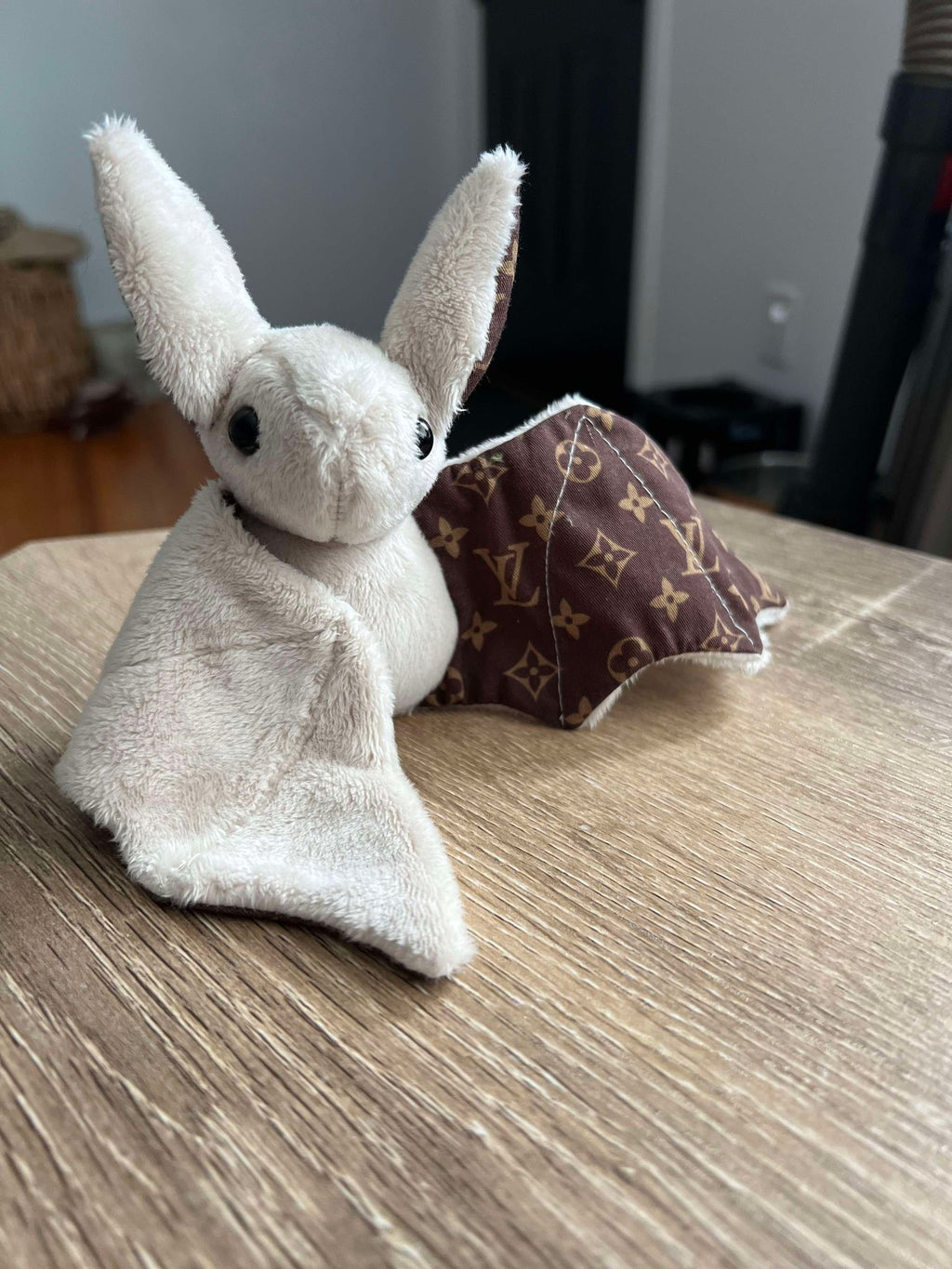 Bebe Bat - Lou