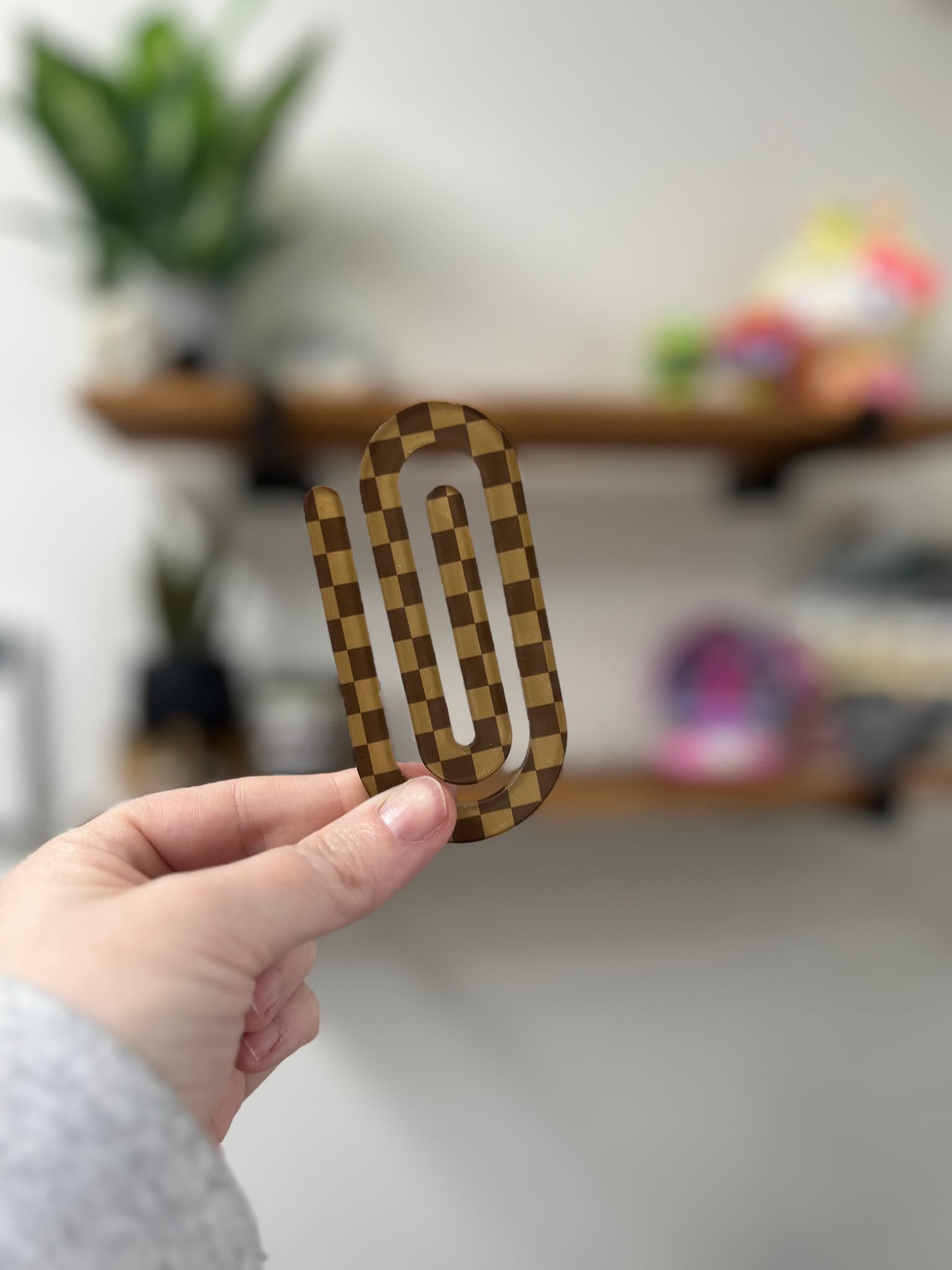 Jumbo Acrylic Paperclips / Bookmarks - Brown Checker