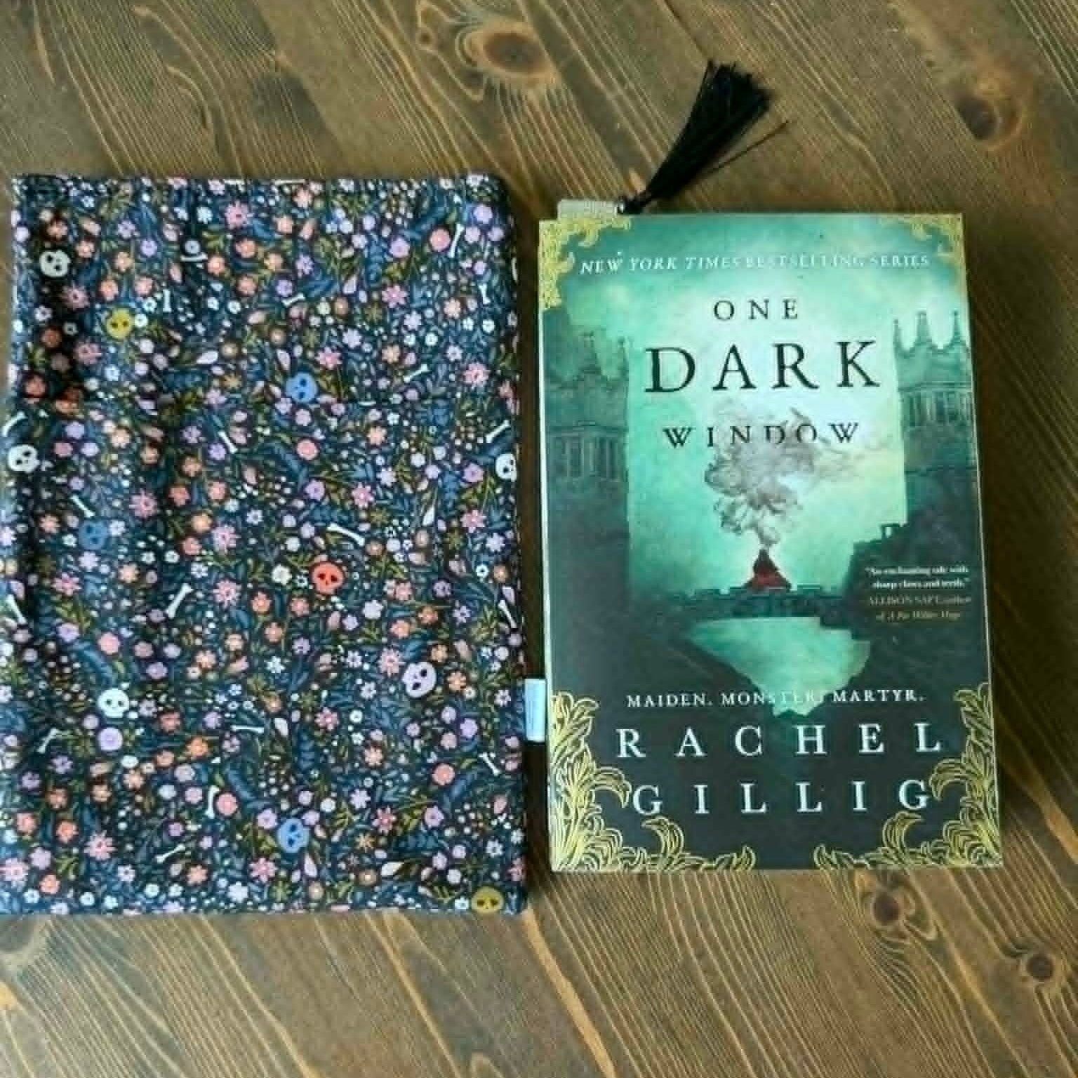 Medium Book Sleeve - Dainty Floral Skulls