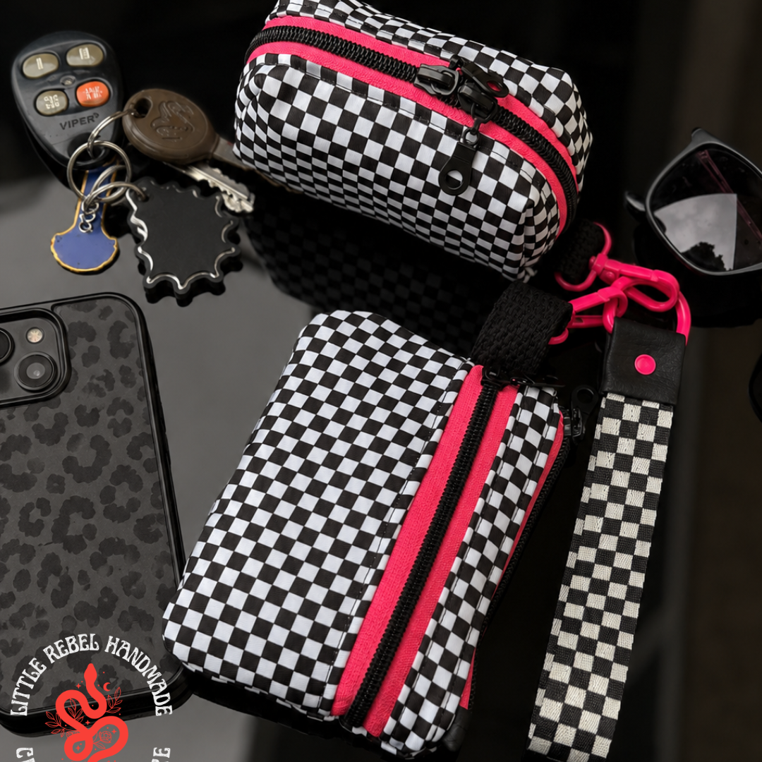 Checkered Wristlet Wallet Set