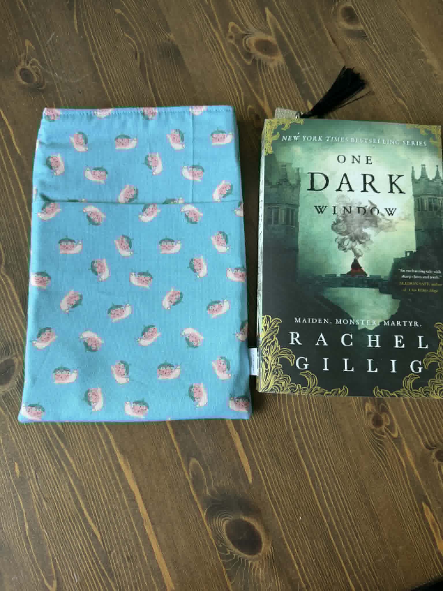 Medium Book Sleeve - Strawberry Snails