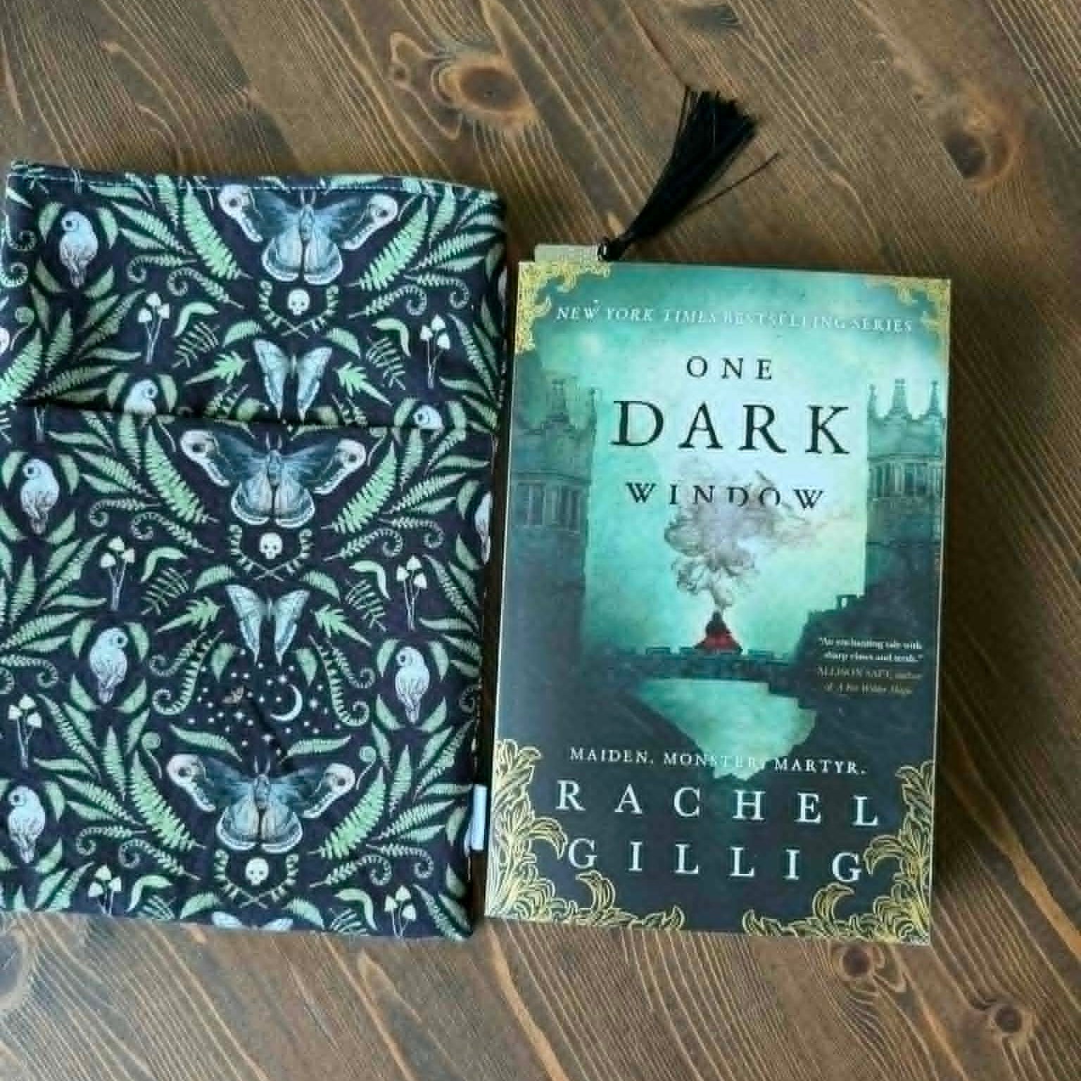 Medium Book Sleeve - Pretty Moth